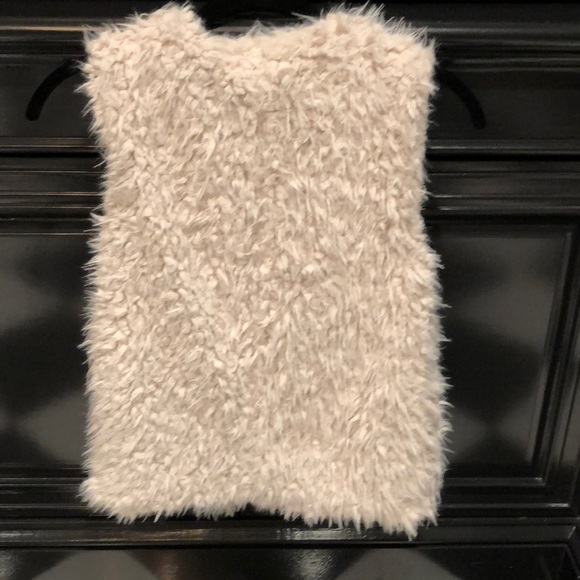 NWT Girls furry vest - Picture 2 of 4